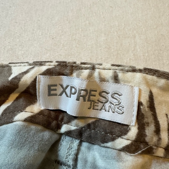 Express pattern shorts - Picture 4 of 4